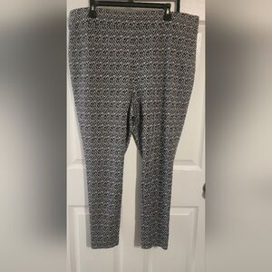 NYC Black & White Cropped Slim Knit Legging Pants